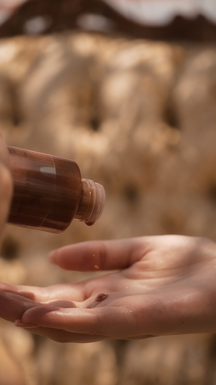 The SummerDust Glowing Body Oil - Image 4
